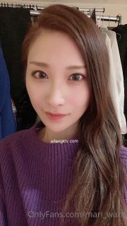 眼睛妹子闲得慌 用道具插逼