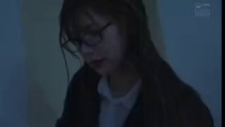 笑起来甜甜的短发青春萌妹子与纹身社会男友啪啪,两片荫唇很肥大,很可爱